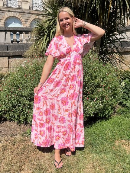 Robe fleurie à manches évasées