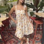 Robe courte fleurie à bretelles