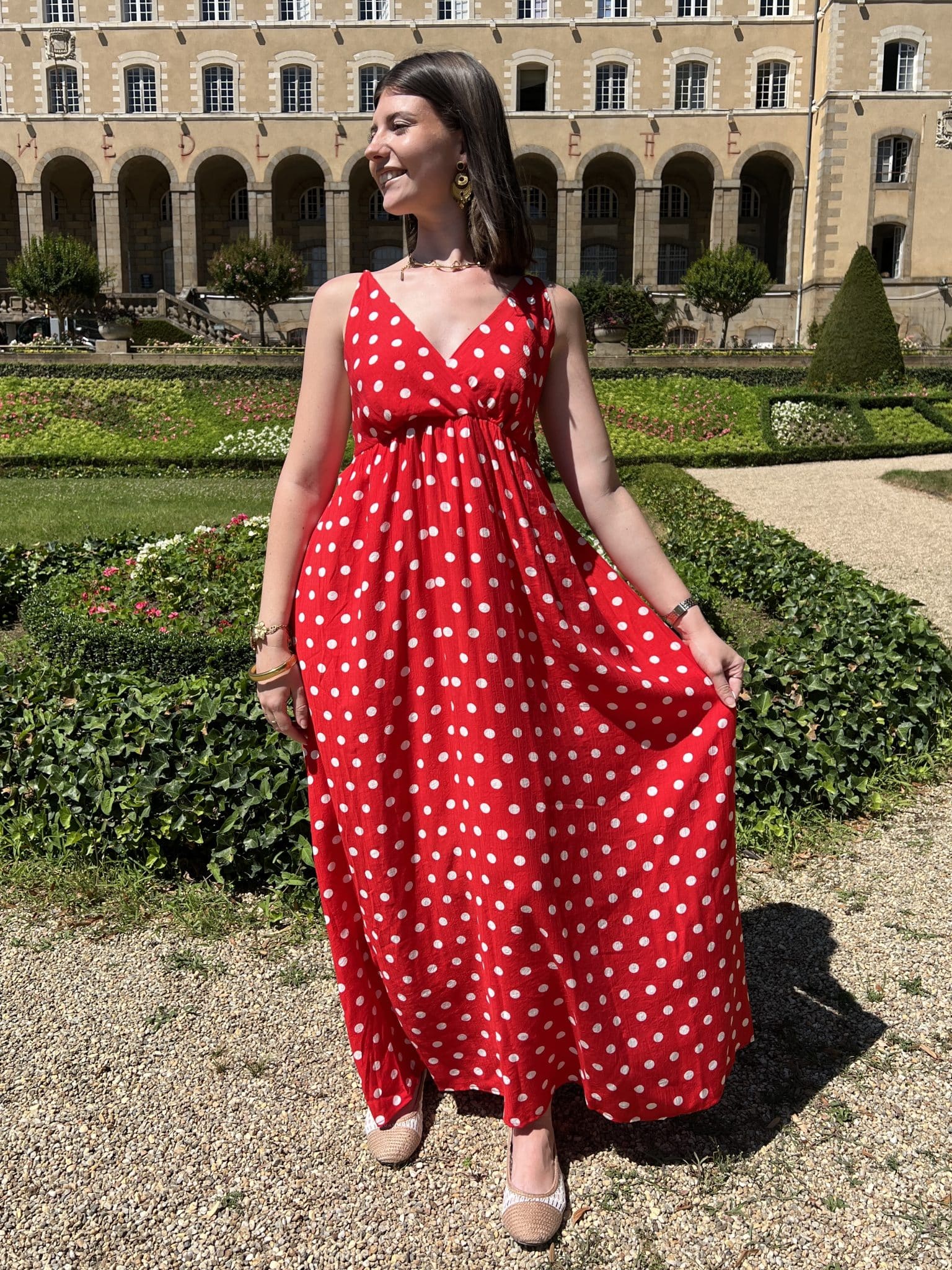 Robe à pois rouges avec bretelles nouées Robe à pois rouges avec bretelles nouées