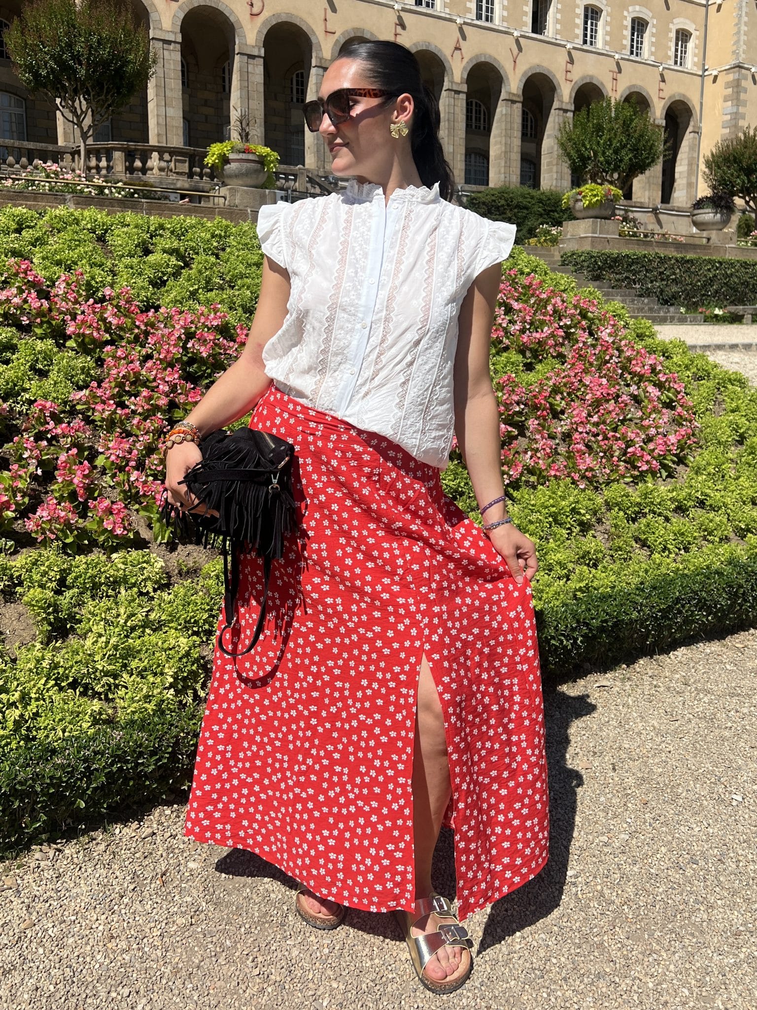 Jupe à fleurs avec fente Jupe à fleurs avec fente