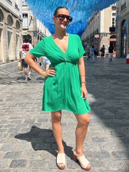 Robe courte unie à col V