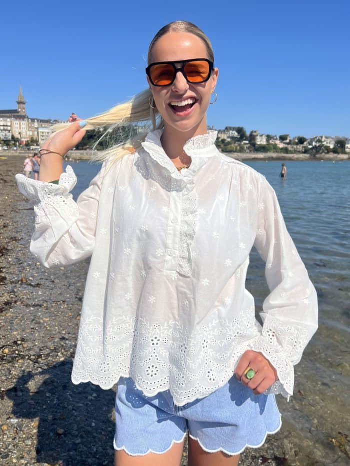 Blouse blanche à col victorien