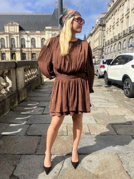 Robe drapée avec détail noué