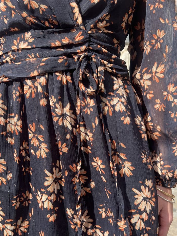 Robe courte à imprimé floral noir et camel