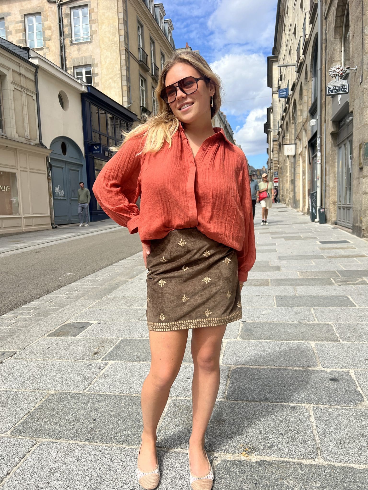 Jupe courte à broderies Jupe courte à broderies
