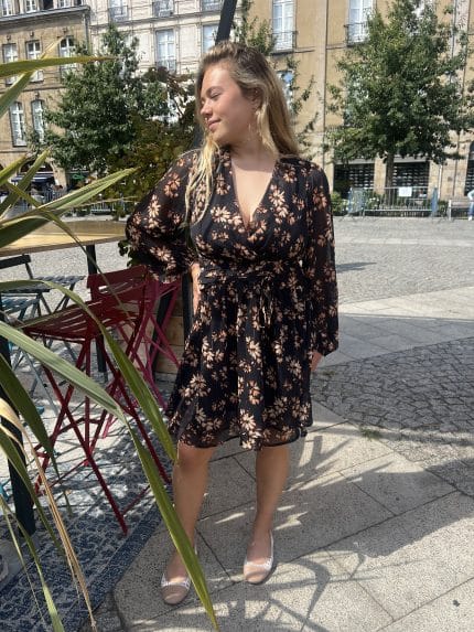 Robe courte fluide à fleurs