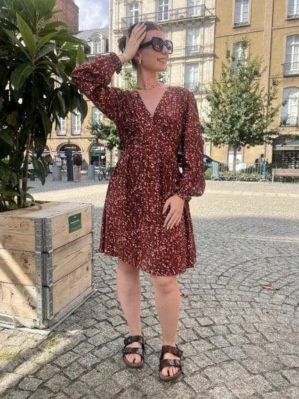 Robe courte fluide cintrée
