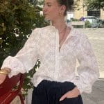 Blouse blanche brodée