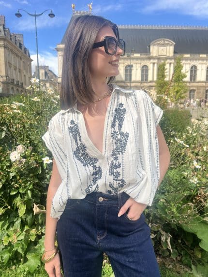 Blouse blanche bordée