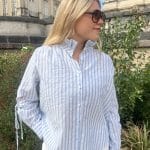 Chemise bleu ciel rayée à volants
