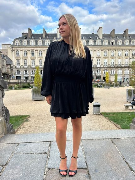 Robe drapée avec détail noué
