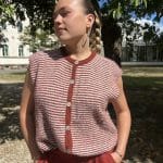 Pull sans manche à rayures