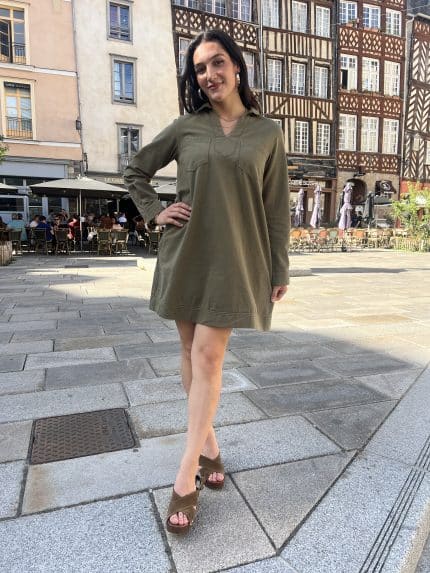 Robe chemise droite à empiècement et col tunisien