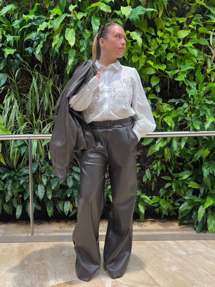 Pantalon droit en simili cuir 76e6e5a8 E135 4261 9dba 65166716c815
