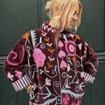 Veste courte en velours brodée style suzani